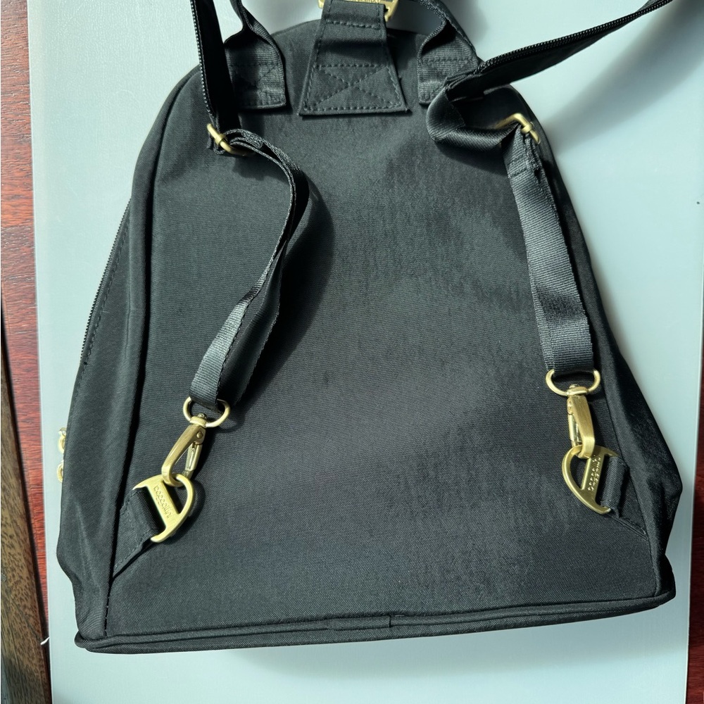 Baggallini Naples Convertible Backpack - Picture 3 of 12